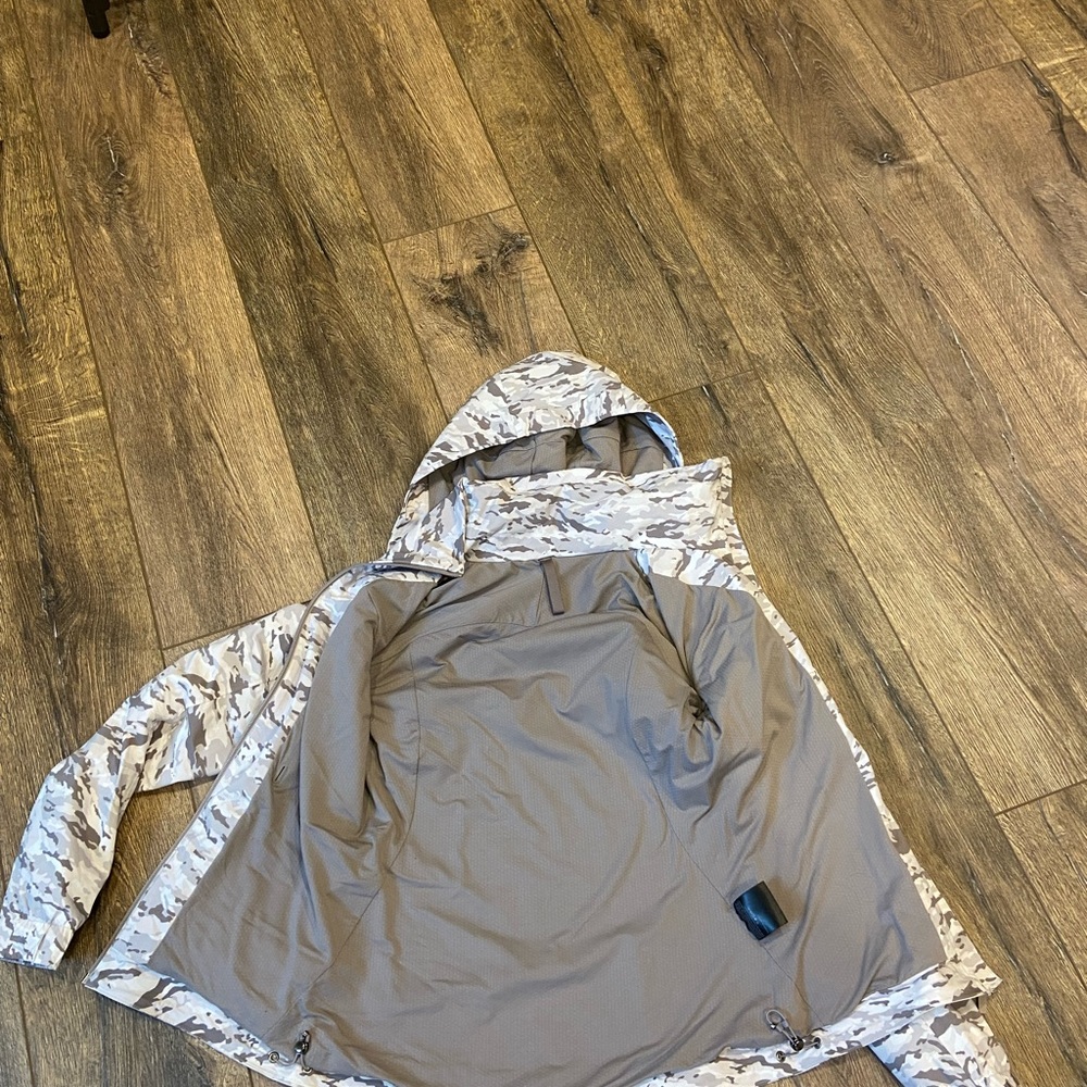 Lululemon jacket - Picture 2 of 4